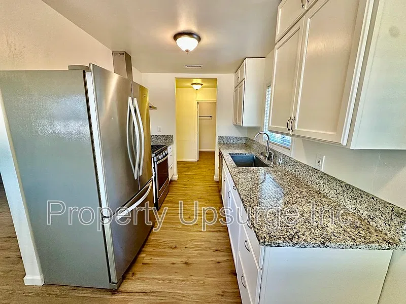 3 bed, 2.0 bath, 1330 sqft, $2,295 — Photo 3