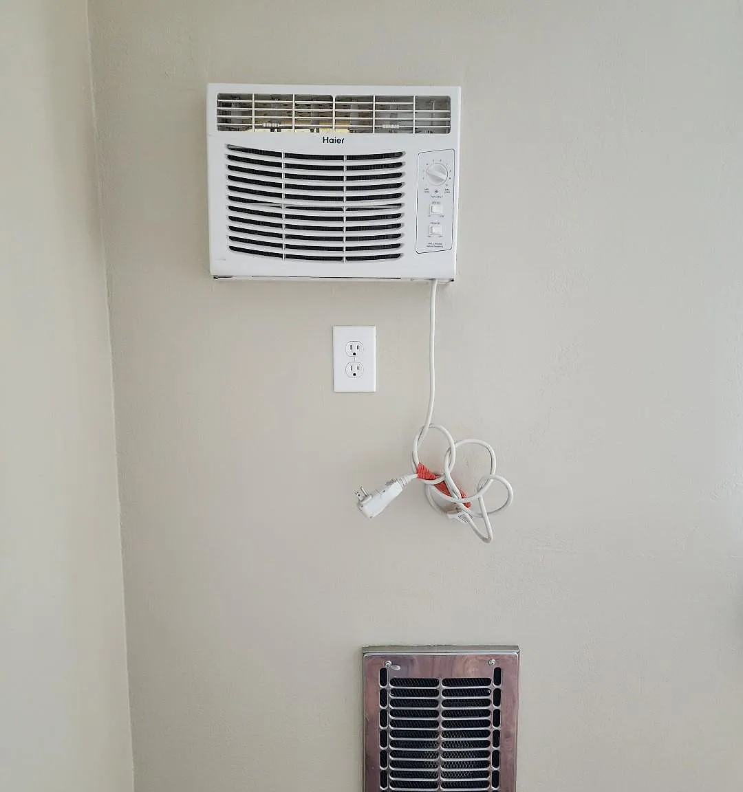 Studio, 300 sqft, $1,268 — Photo 3