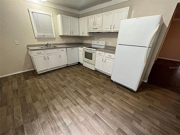 4th image of 1103 NE 9th Ave