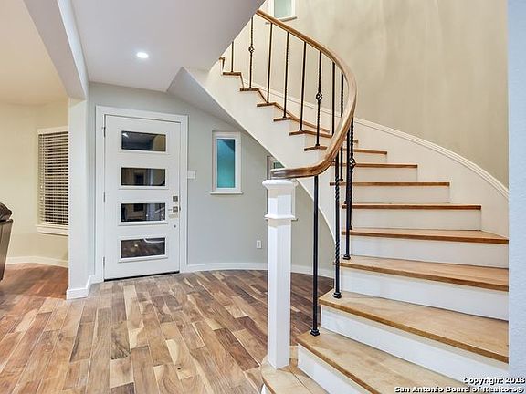 3rd image of 108 Northoak Dr