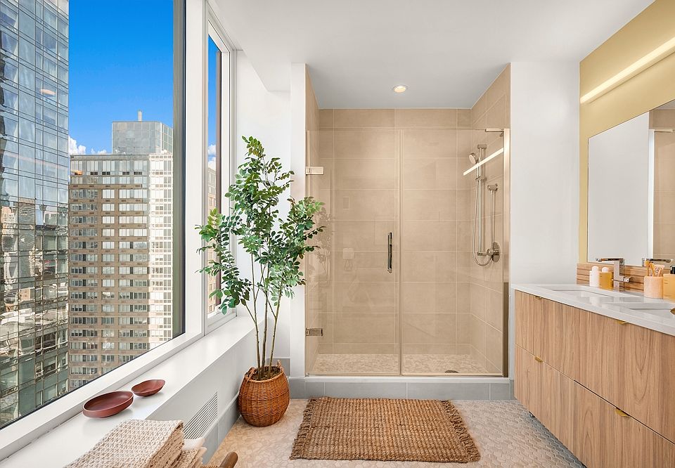 1st image of 550 10th Ave #4504