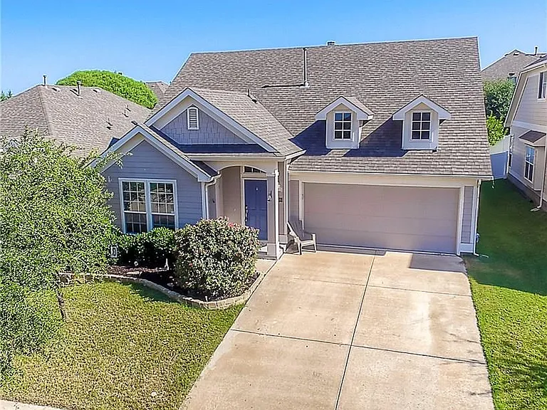 5009 Holliday Dr — Photo 3