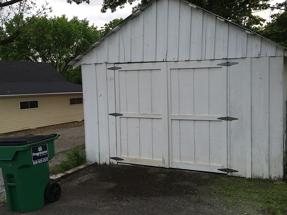2nd image of 108 Floyd St