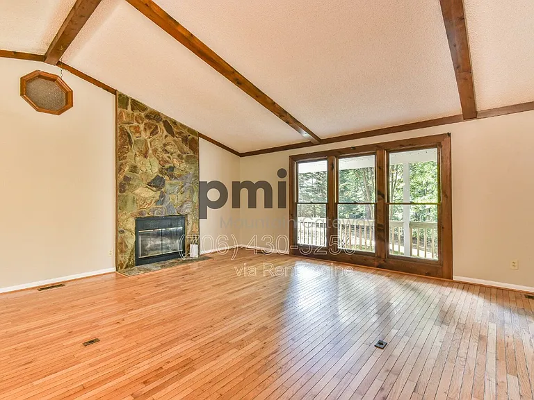 135 Beacon Hill Dr — Photo 4