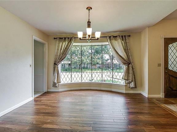 5th image of 3028 Stanford Dr