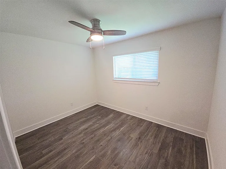 6103 Calmar Cv — Photo 9