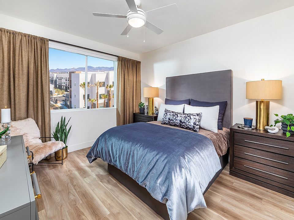 Primary bedroom with ceiling fan