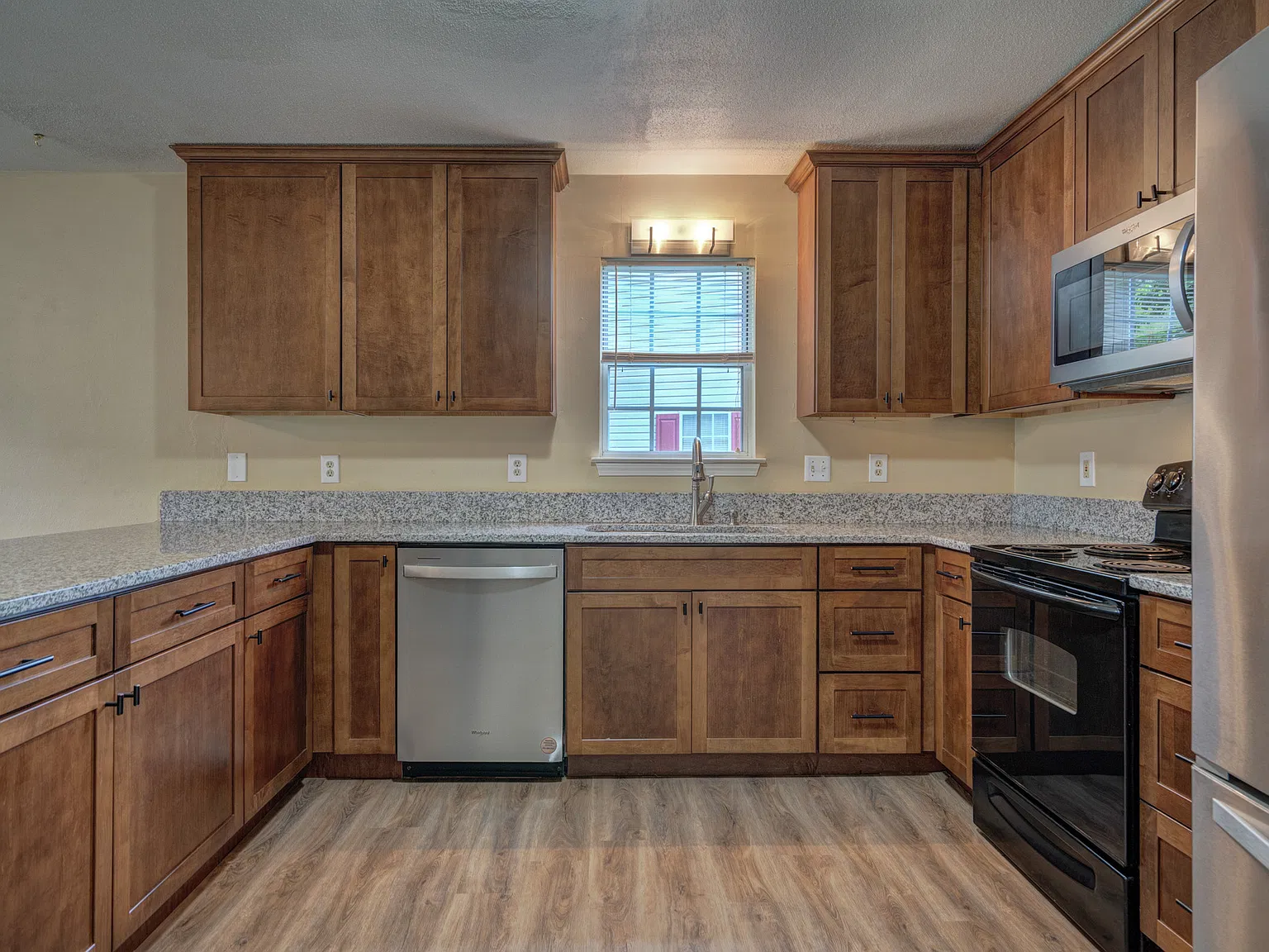 4 bed, 1500 sqft, $3,400 — Photo 3
