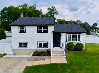 8 Forsgate Drive, Freehold, NJ 07728