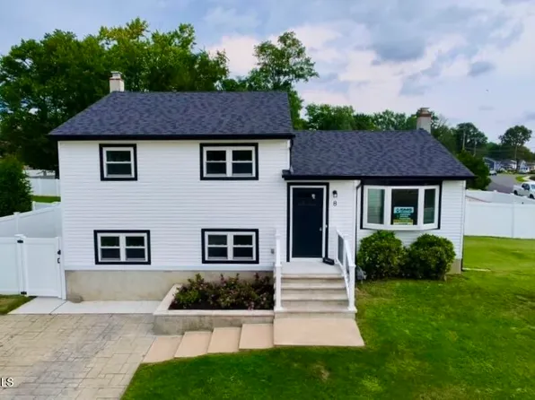 8 Forsgate Drive, Freehold, NJ 07728