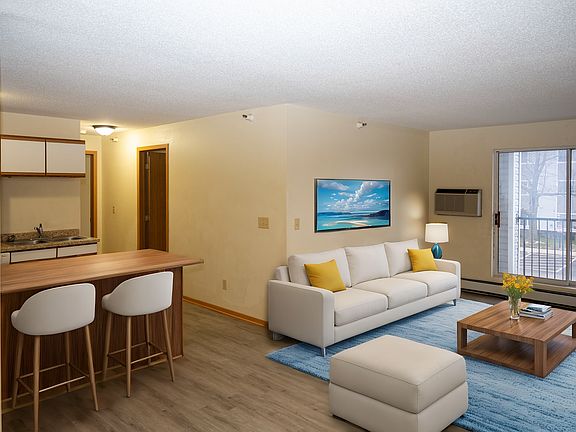 2nd image of 203 31st St SW #3