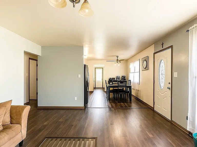 3844 Robinhood Ln — Photo 4