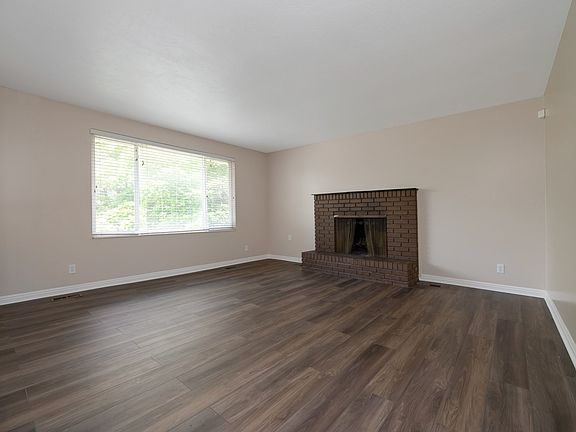 4th image of 3672 W Clermont Dr