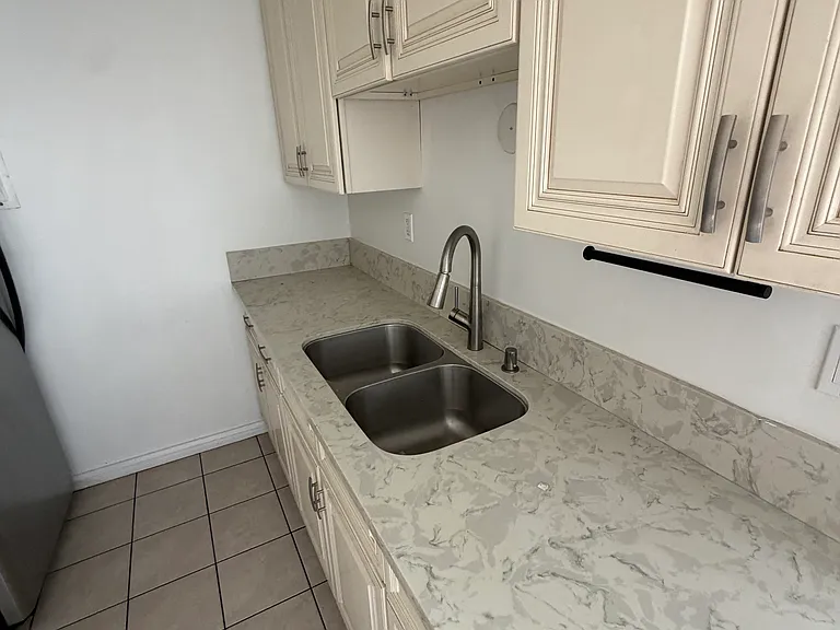 1527 S Shenandoah St #1 — Photo 12