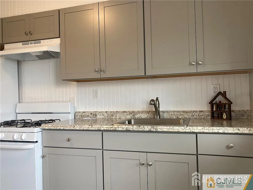 1 bed, 1.0 bath, $1,700 — Photo 3