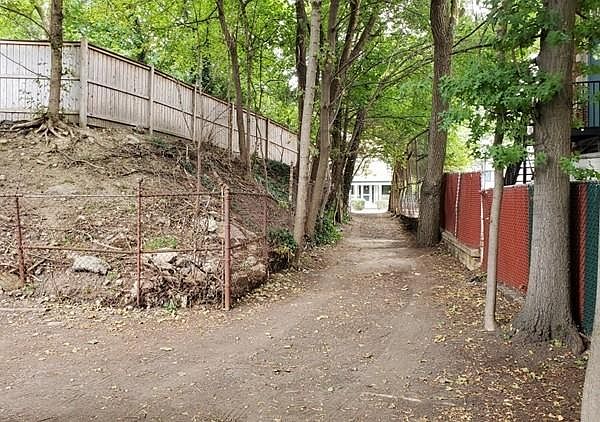 2nd image of 35 Orchard Rd