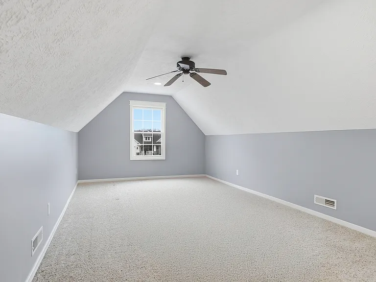 8886 Stonepoint Ct — Photo 33