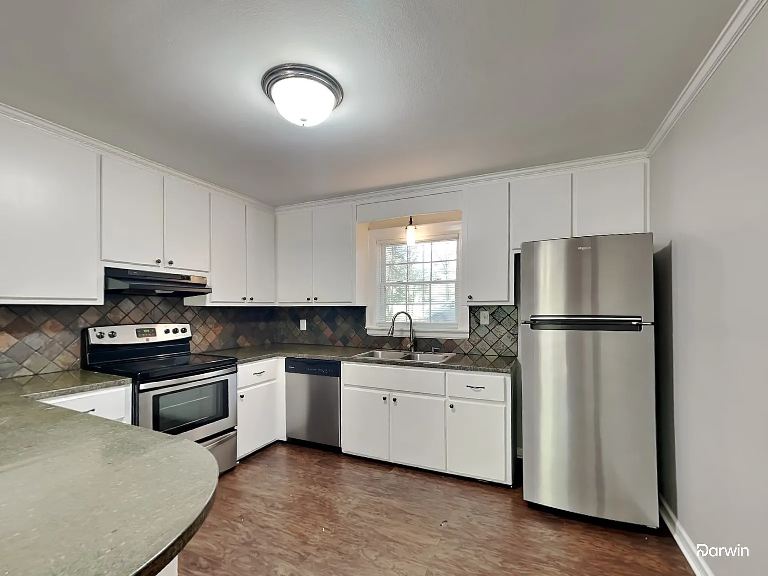 4 bed, 1.0 bath, 1566 sqft, $1,905 — Photo 2