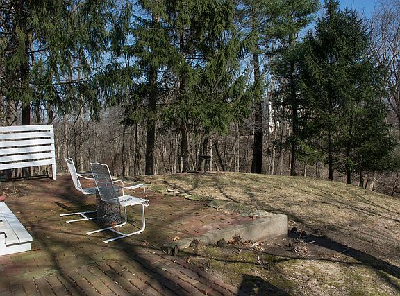4th image of 600 Greenwood Dr