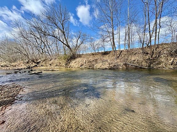 4th image of 2098 Park Dr