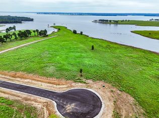 204 Lakeshore Ln, Windom, TX 75492