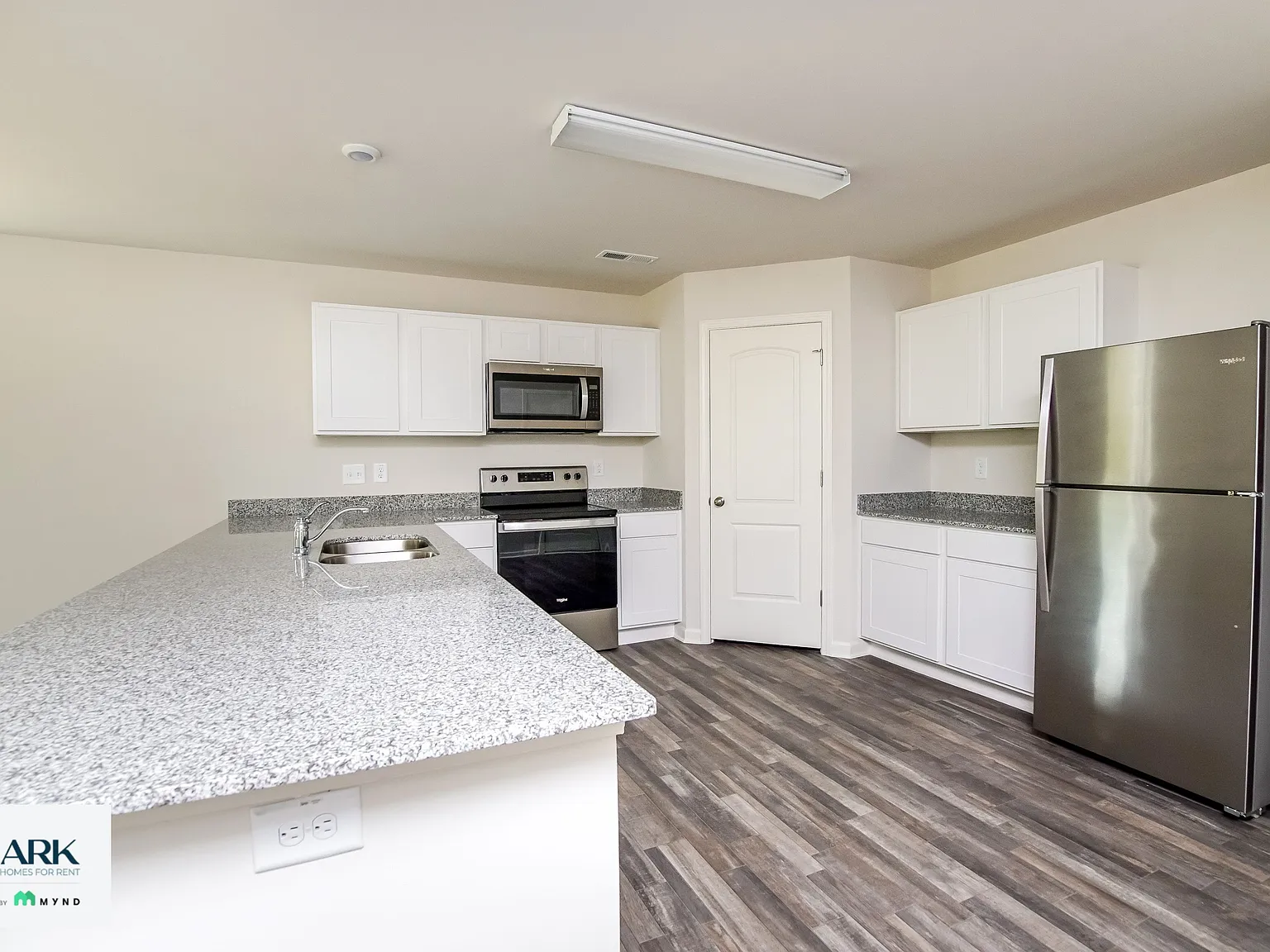 5 bed, 4.0 bath, 3271 sqft, $2,781 — Photo 4