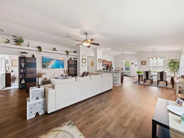 8178 Tavira Street, Navarre, FL 32566