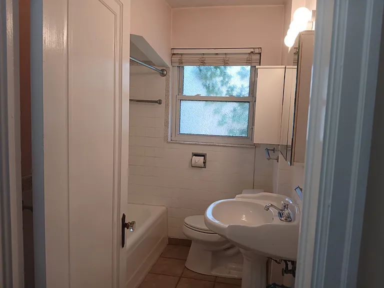 4558 Hooker St — Photo 6