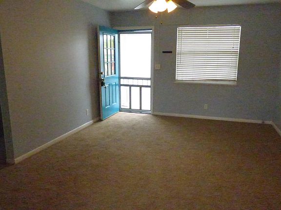 5th image of 208 12th Ave N APT 3