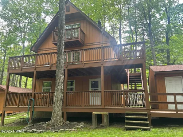 106 Chestnut Dr, Greentown, PA 18426