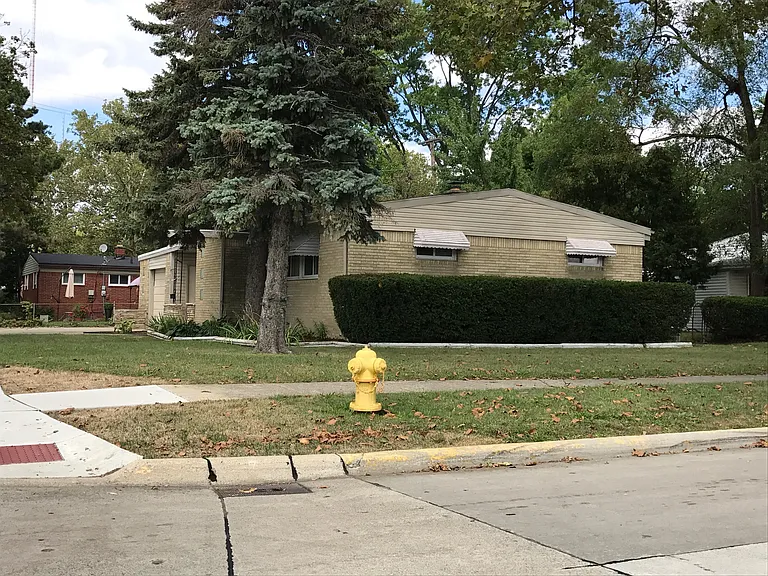 24000 Beverly St — Photo 15