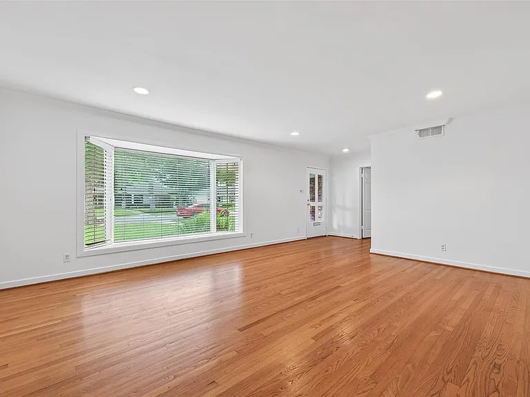 5643 Piping Rock Ln — Photo 8