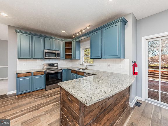 5th image of 10401 Dana Ct