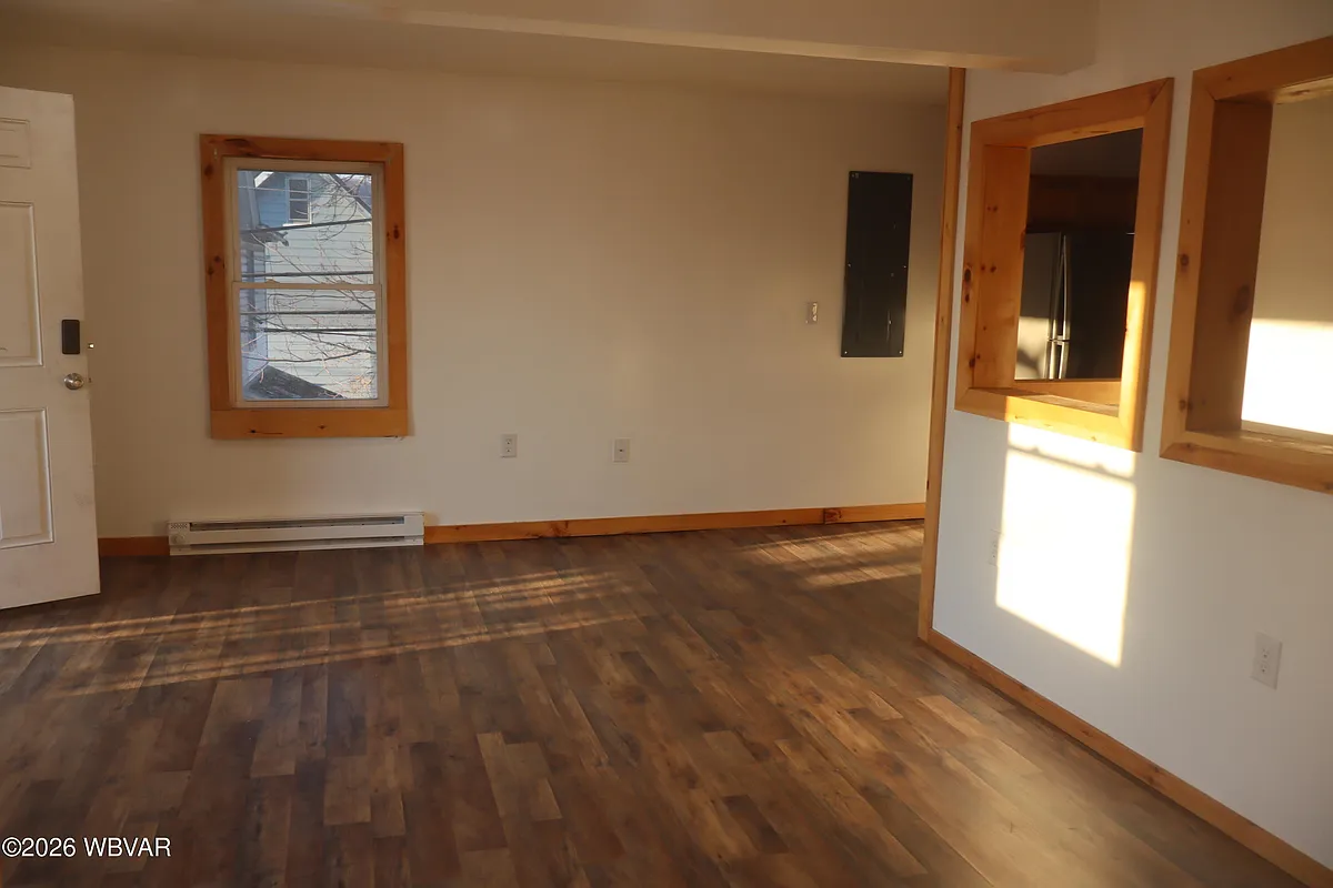 Building Photo - 706 Penn St #2
