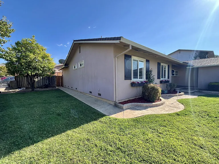 2494 Lone Oak Dr — Photo 9