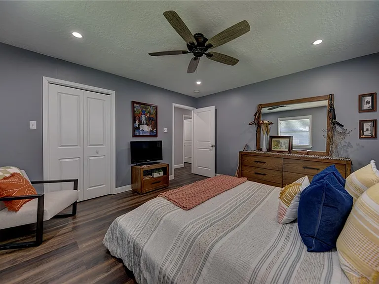 1600 Pecan St — Photo 28