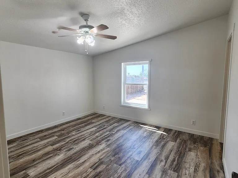 21533 W Laura St — Photo 14