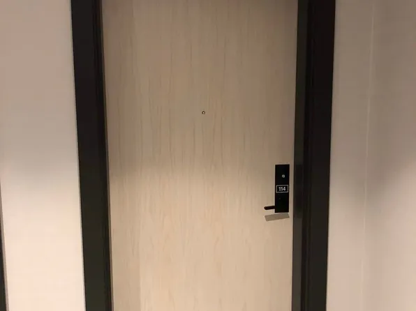 168 Sabina Dr #114, Oakville, ON L6H 0W5