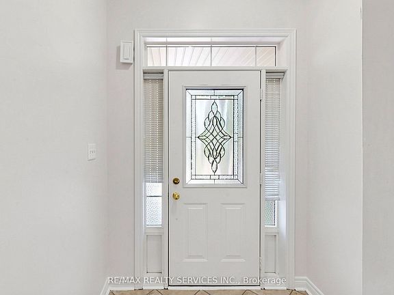 4th image of 50 Rocky Point Cres