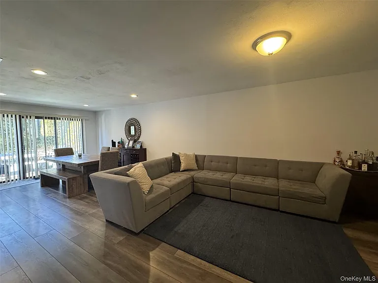 48 Wimbledon Dr — Photo 4