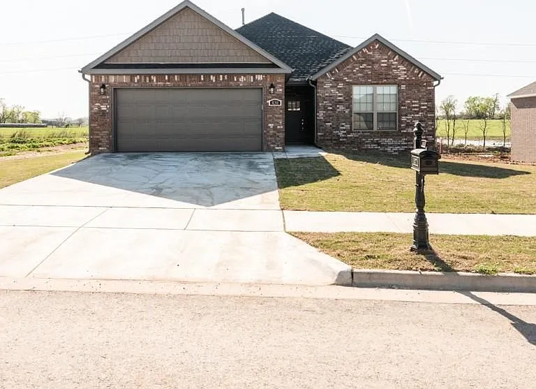 430 Linda Ln — Photo 1