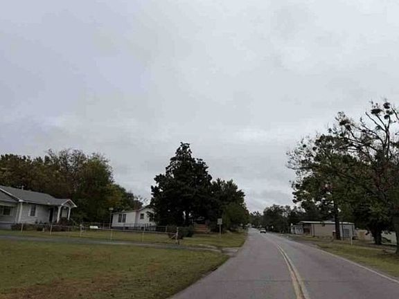 Exterior Neighborhood (street photo)