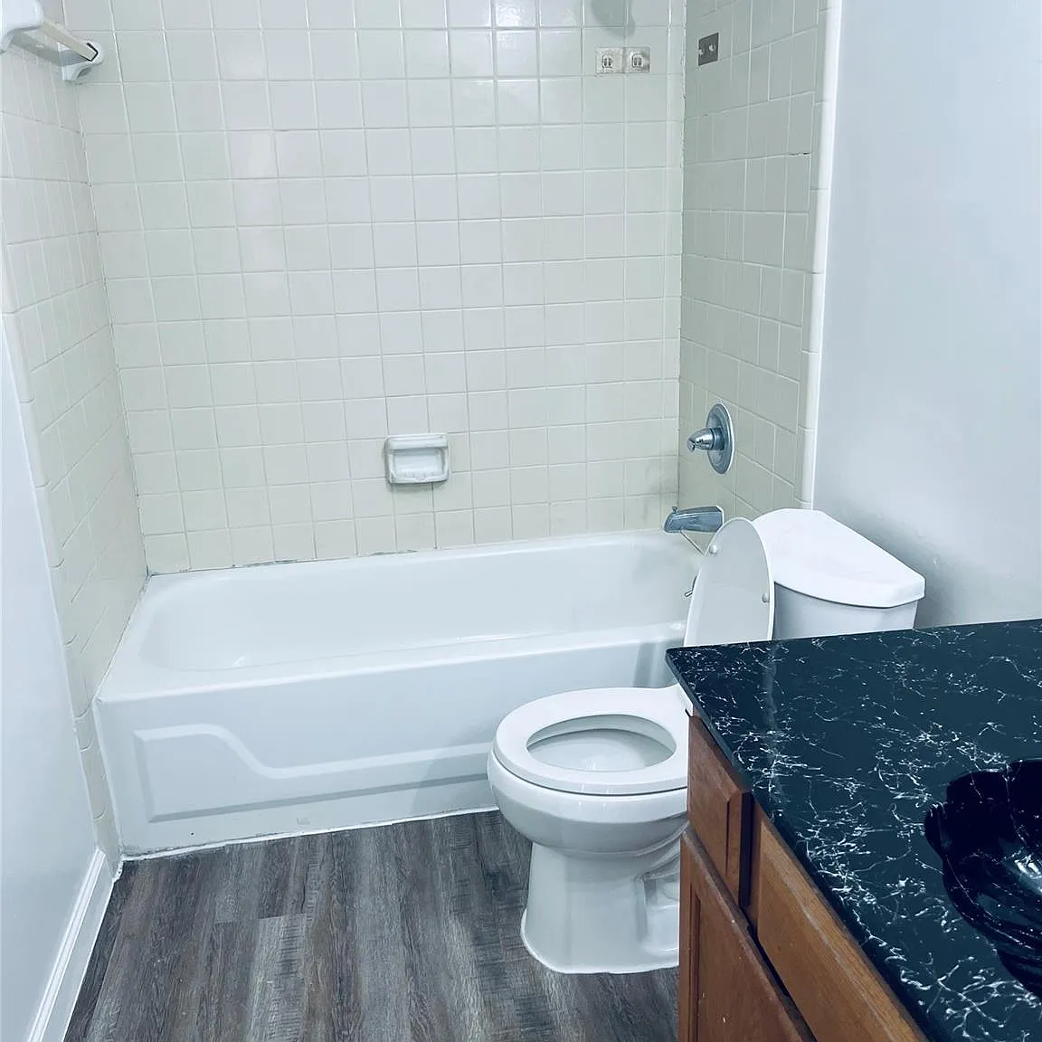 2 bed, 2.0 bath, 1068 sqft, $1,300 — Photo 2