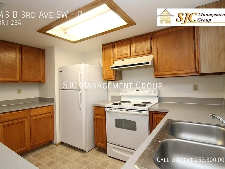 143 3rd Ave SW #B — Photo 5