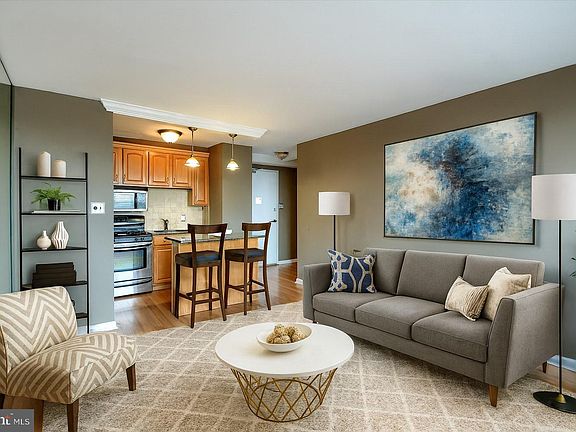 2nd image of 1810 Rittenhouse Sq APT 1106