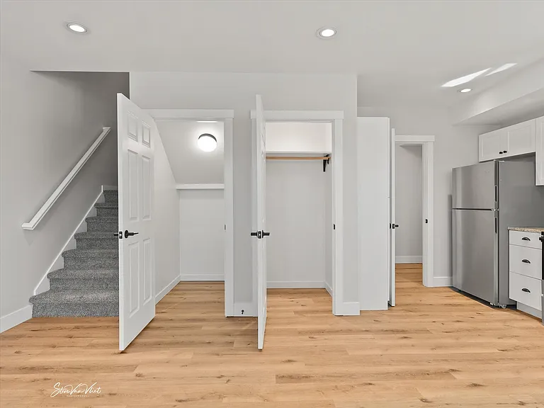 984 E Lander St — Photo 17