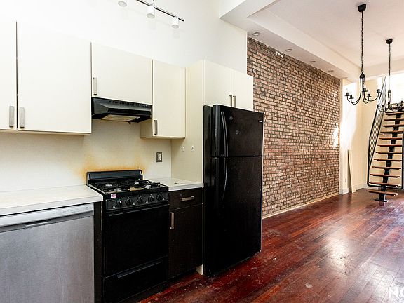 4th image of 187 Stockholm St APT 3R