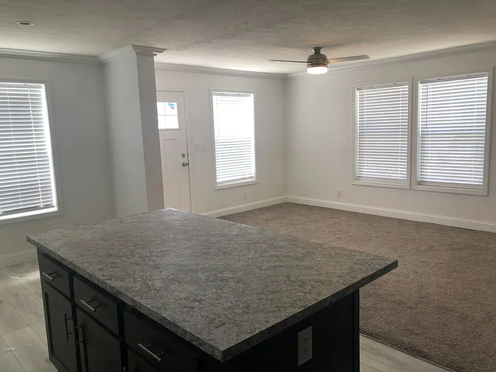 3 bed, 2.0 bath, 1123 sqft, $1,995 — Photo 2