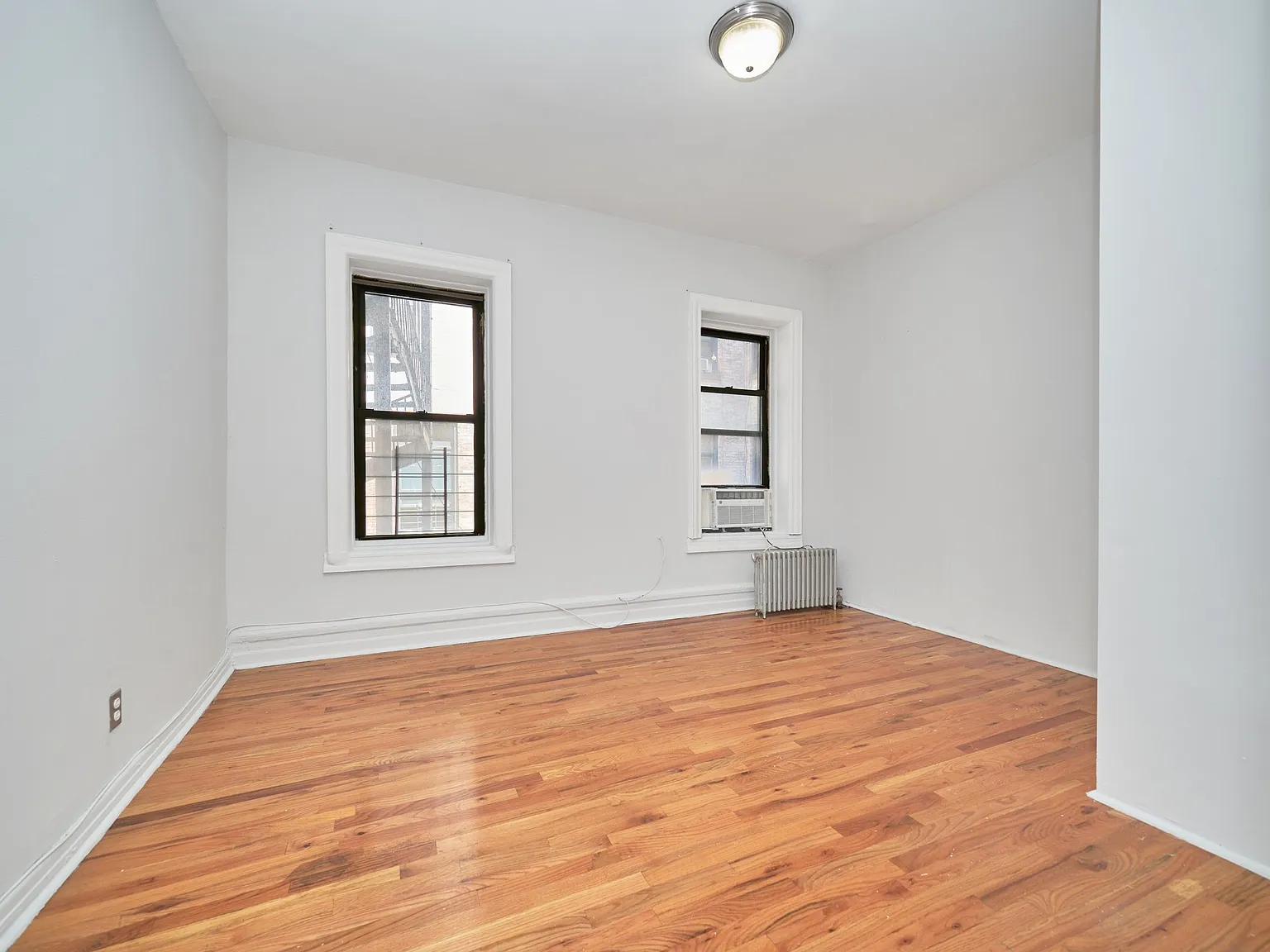 587 Riverside Drive — Photo 4