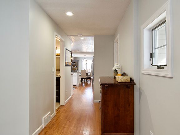 5th image of 50 Dix Hill Rd